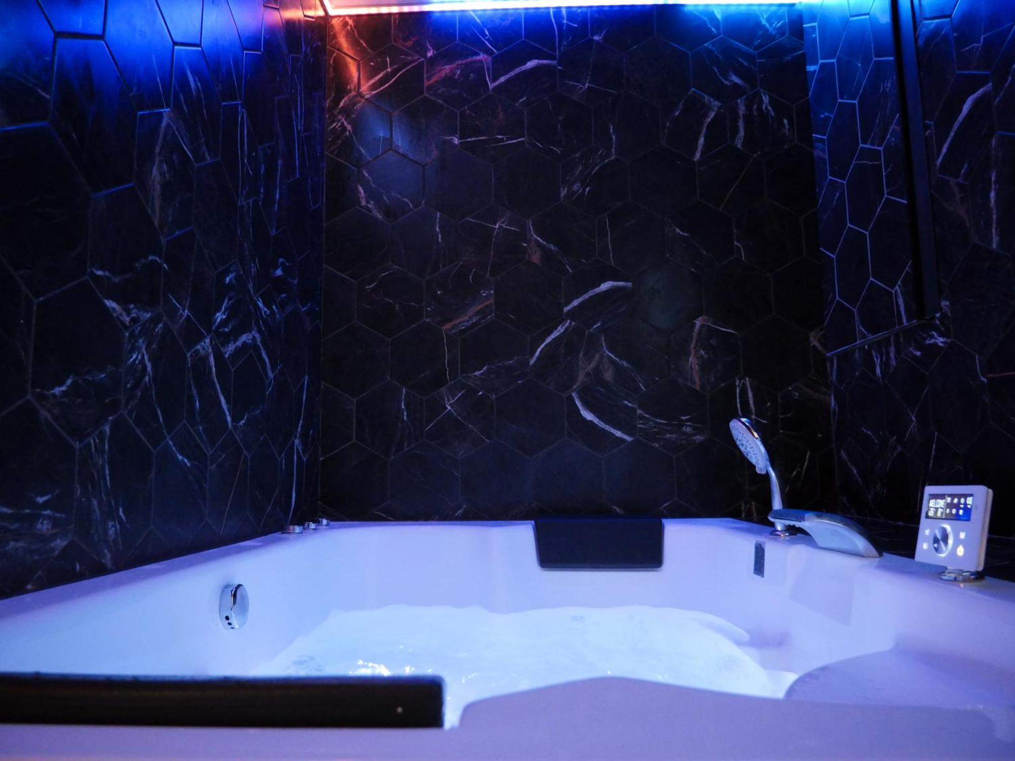 - Luxe Et Romance